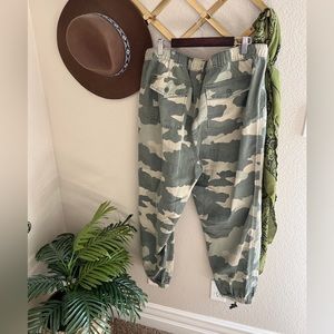 Aerie camo army green cotton elastic waist joggers cargo shirt pants